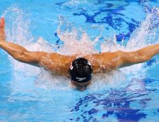 IM体育官方平台-游泳比赛惊现黑马，奋力冲刺的简单介绍