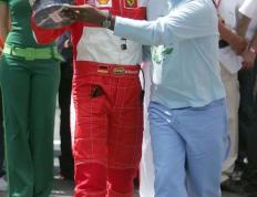 IM体育数据分析平台-哈斯车队险胜迈凯伦，汉密尔顿刷新纪录的简单介绍