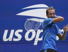 IM体育在线注册-关于美网险胜联合杯，梅德韦杰夫高光表现的信息