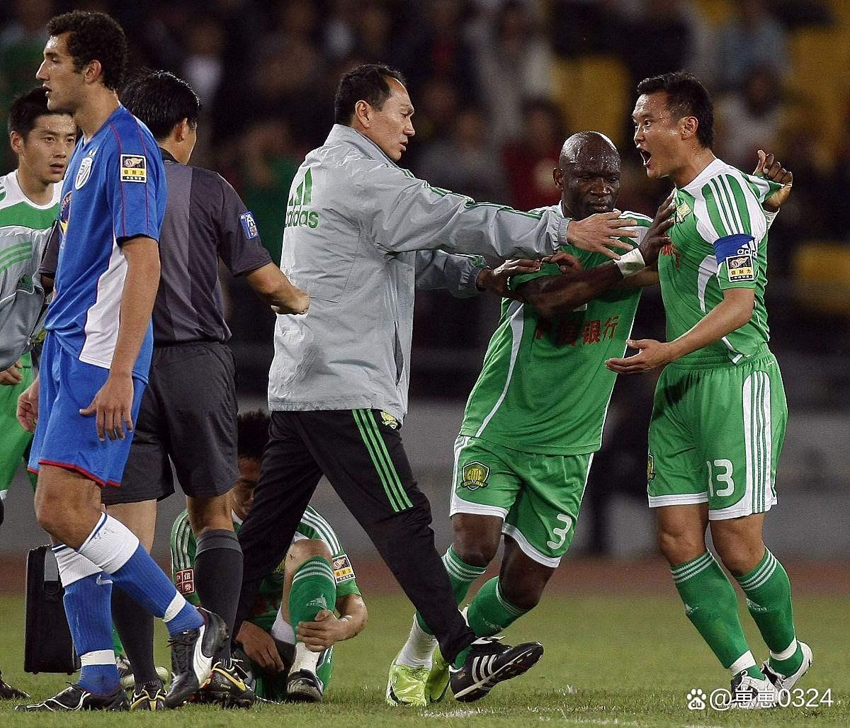 IM体育App下载-足球赛场上激烈对决,谁将笑到最后的简单介绍