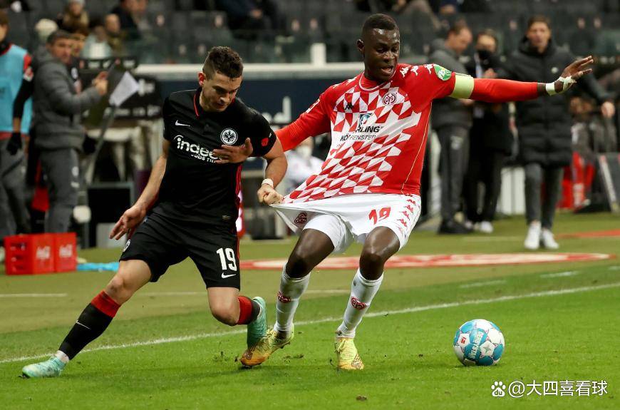 IM体育官方平台-法兰克福主场再度失利,球迷情绪起伏不定