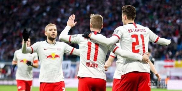 IM体育官方平台-法兰克福主场再度失利,球迷情绪起伏不定