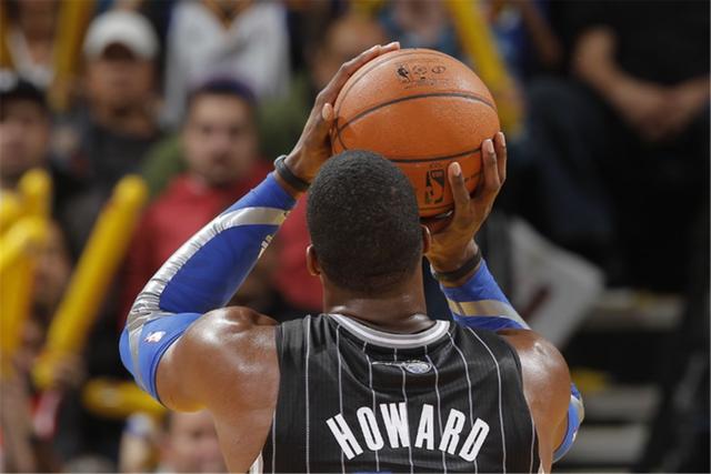 IM体育官方网-公牛碾压广东队，浓眉哥高光表现的简单介绍