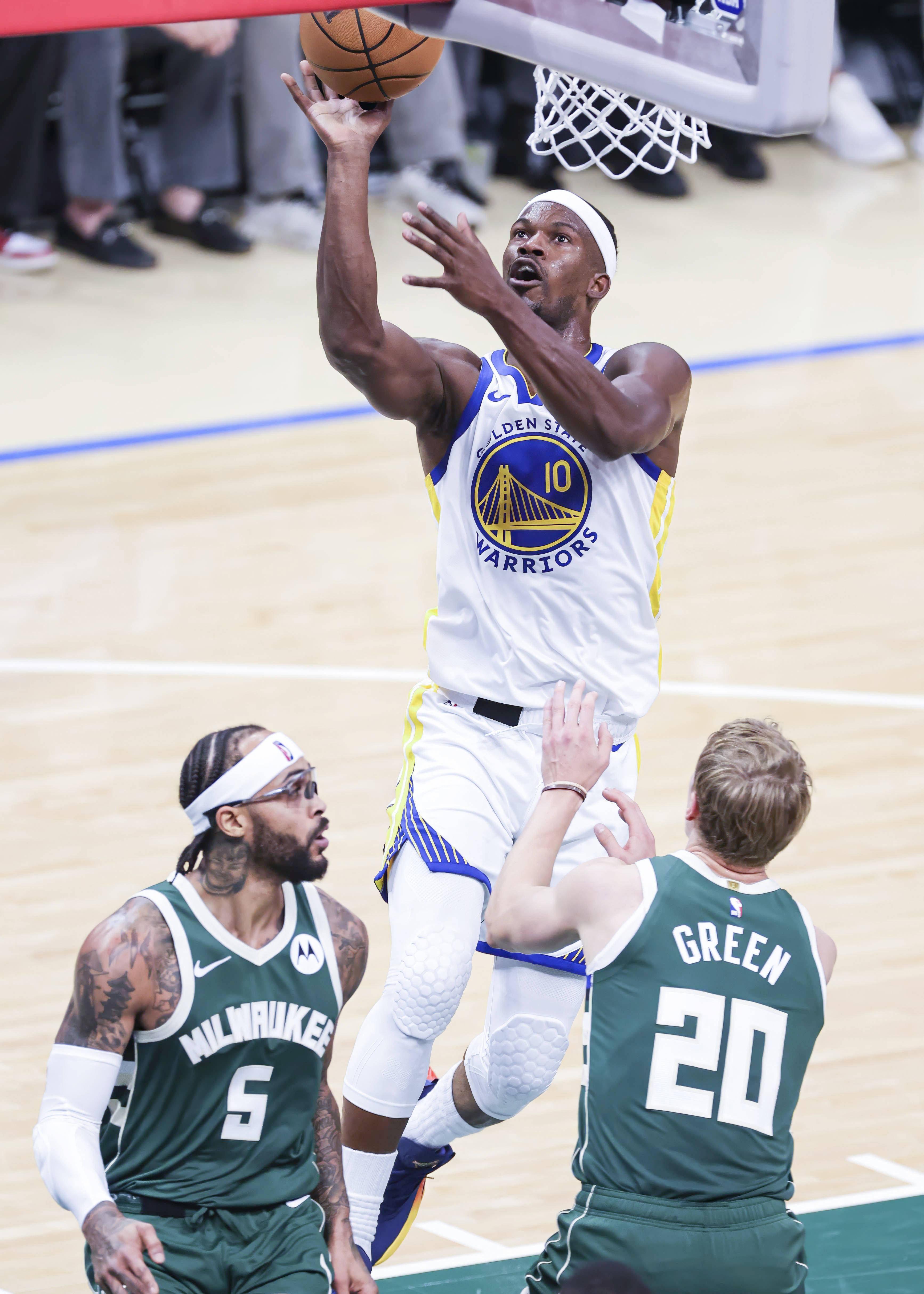 IM Sport-雄鹿横扫鹈鹕，东契奇带队取胜的简单介绍