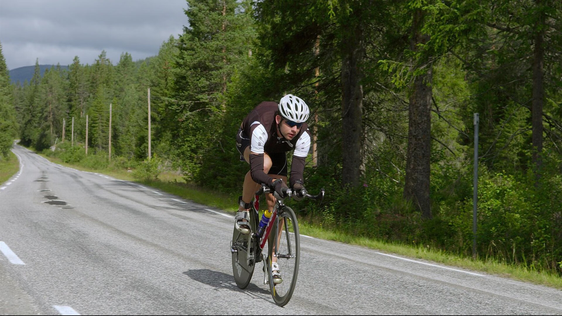 IM体育动画直播通道-绿茵场与羽毛球场上的双重震撼，德国队横扫法国队，桃田贤斗高光表现